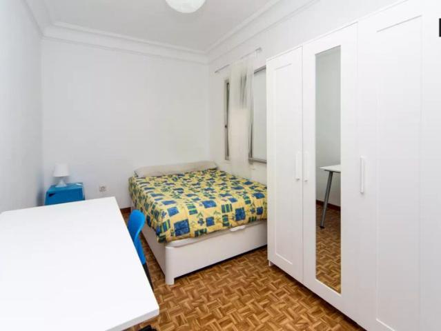 Room in a shared 5 bedroom apartment for rent in Acacias, perfect for professionals and students