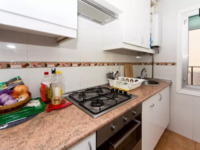 Room in a shared 5 bedroom apartment for rent in Acacias, perfect for professionals and students