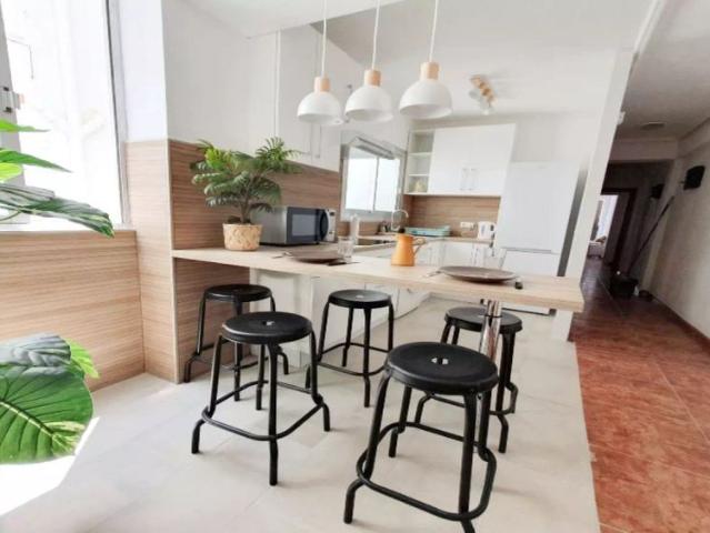 Room in a shared 5 bedroom apartment for rent in Aiora, València