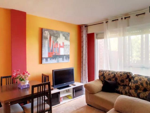Room in a shared 5 bedroom apartment for rent in Alcalá de Henares, spacious with tenant restrictions