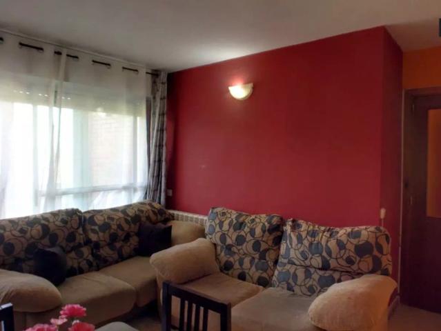 Room in a shared 5 bedroom apartment for rent in Alcalá de Henares, spacious with tenant restrictions