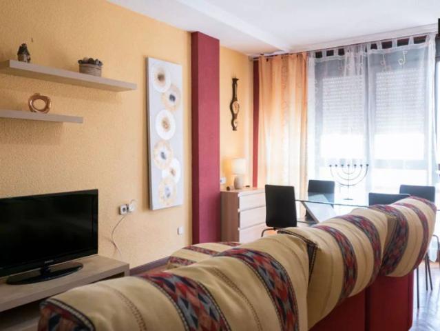 Room in a shared 5 bedroom apartment for rent in Alcalá de Henares, perfect for professionals and students