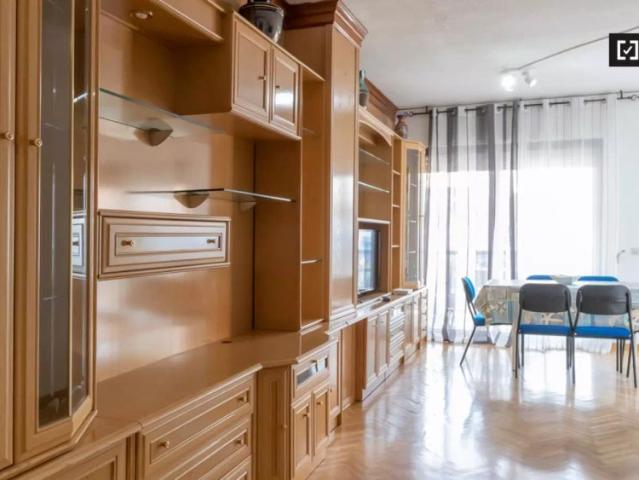 Room in a shared 5 bedroom apartment for rent in Alcalá de Henares, perfect for professionals and students