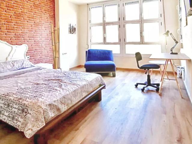 Room in a shared 5 bedroom apartment for rent in Alicante