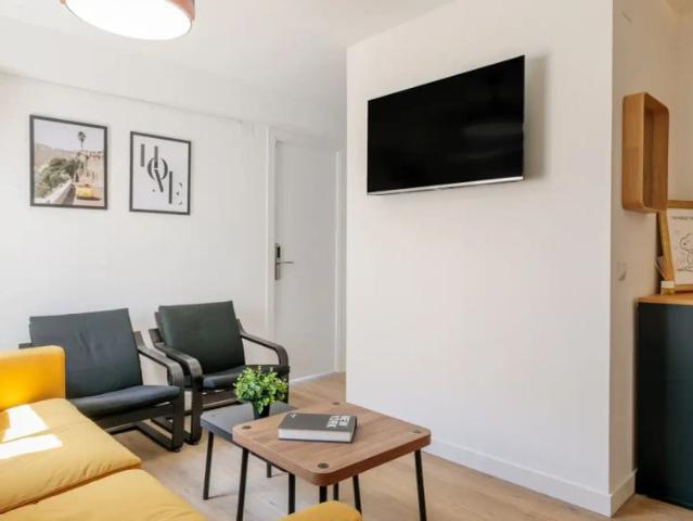Room in a shared 5 bedroom apartment for rent in Alicante, no smoking, no pets