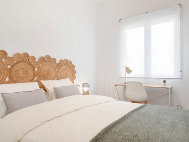 Room in a shared 5 bedroom apartment for rent in Alicante, perfect for professionals and students