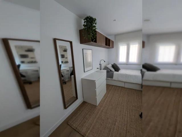 Room in a shared 5 bedroom apartment for rent in Almenara, Only Males