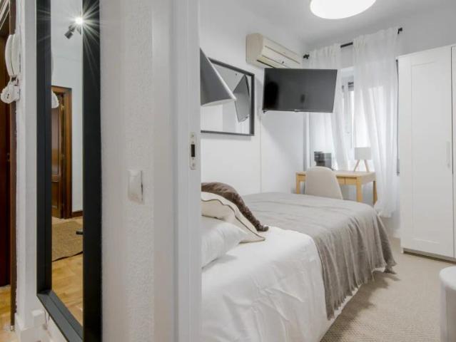 Room in a shared 5 bedroom apartment for rent in Almenara, perfect for all tenants