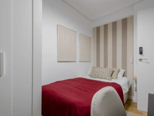 Room in a shared 5 bedroom apartment for rent in Almenara, perfect for all tenants