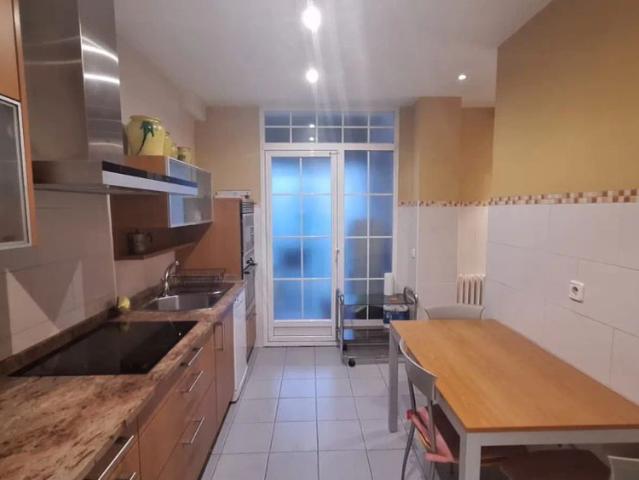 Room in a shared 5 bedroom apartment for rent in Arapiles