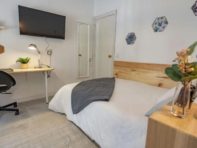 Room in a shared 5 bedroom apartment for rent in Arapiles
