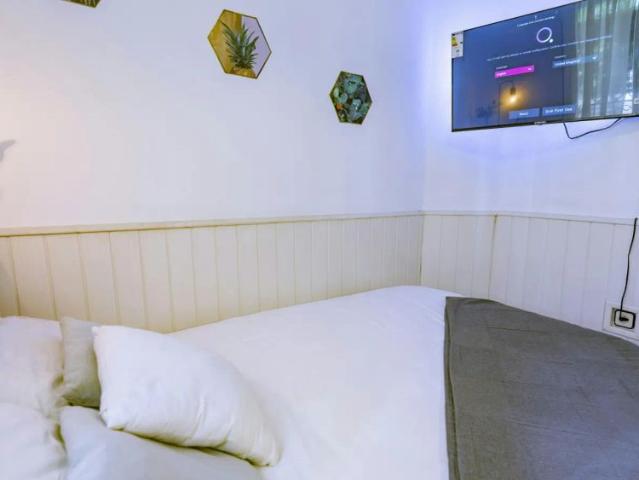 Room in a shared 5 bedroom apartment for rent in Arapiles
