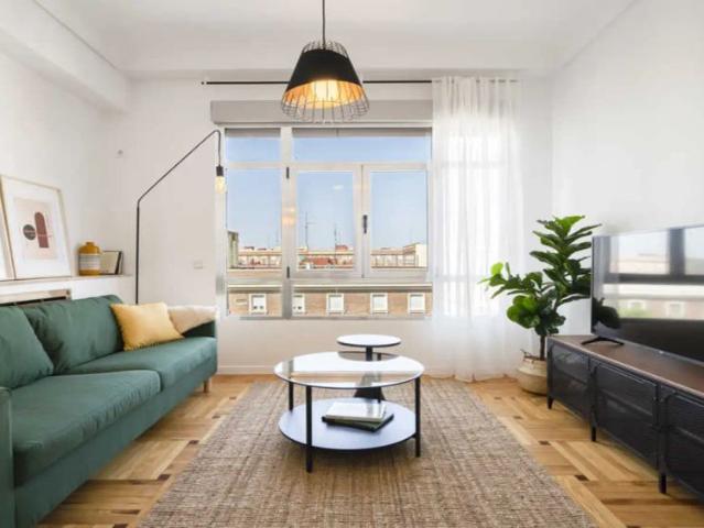 Room in a shared 5 bedroom apartment for rent in Arapiles, bills included