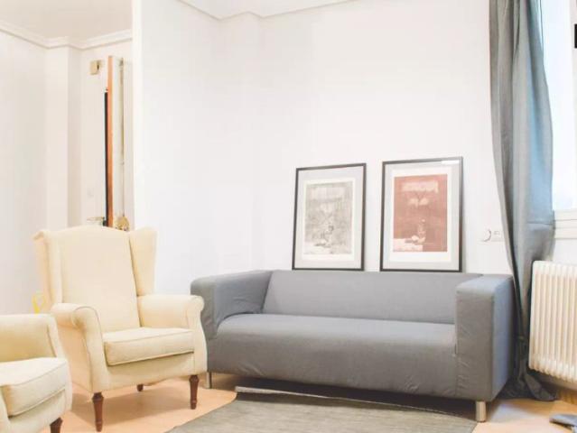 Room in a shared 5 bedroom apartment for rent in Argüelles, professionals, couples, and students accepted