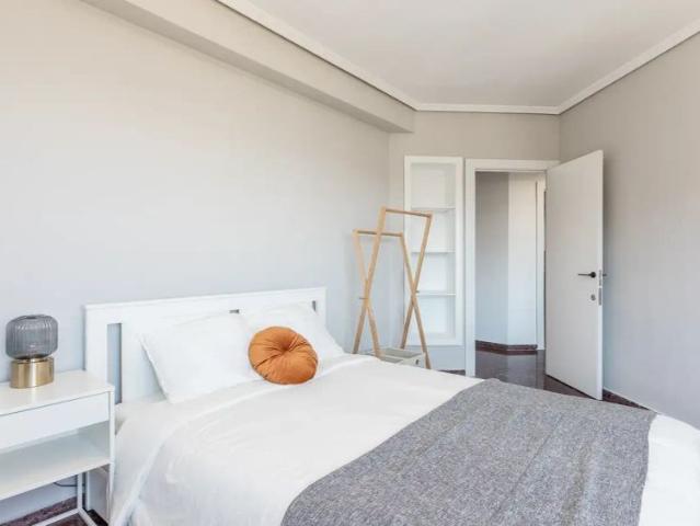 Room in a shared 5 bedroom apartment for rent in Arrancapins