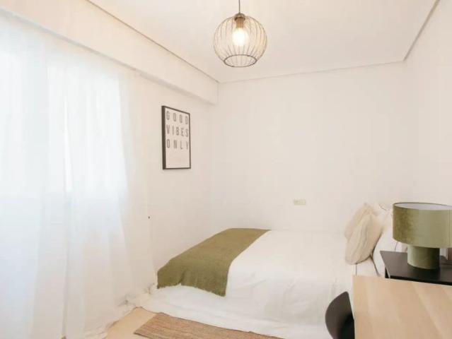 Room in a shared 5 bedroom apartment for rent in Arrancapins