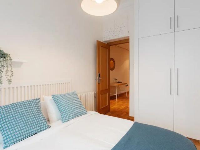 Room in a shared 5 bedroom apartment for rent in Arrancapins