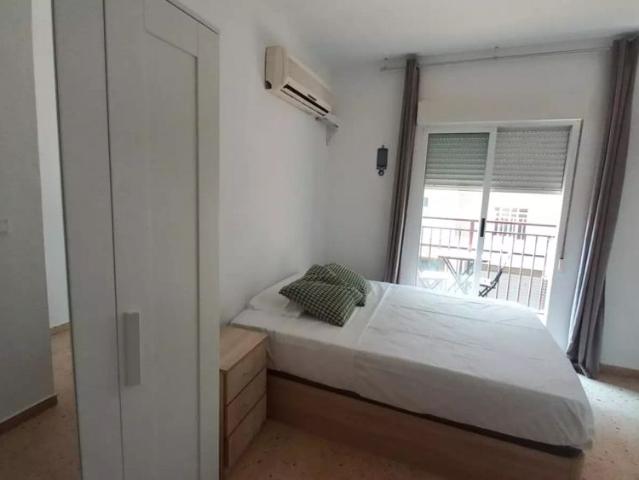 Room in a shared 5 bedroom apartment for rent in Beteró, Valencia