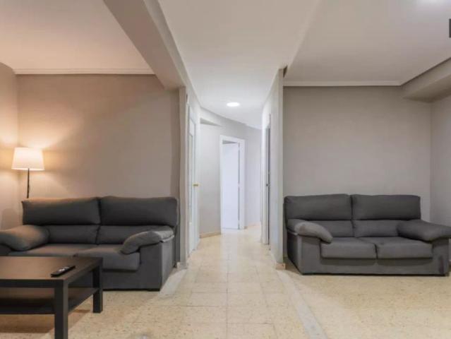 Room in a shared 5 bedroom apartment for rent in Benimaclet