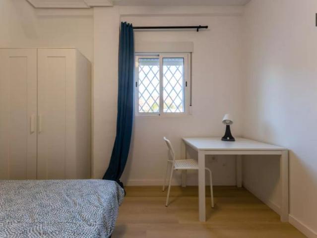 Room in a shared 5 bedroom apartment for rent in Benimaclet, gender unrestricted
