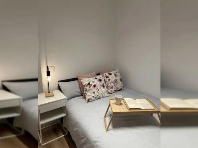 Room in a shared 5 bedroom apartment for rent in Berruguete