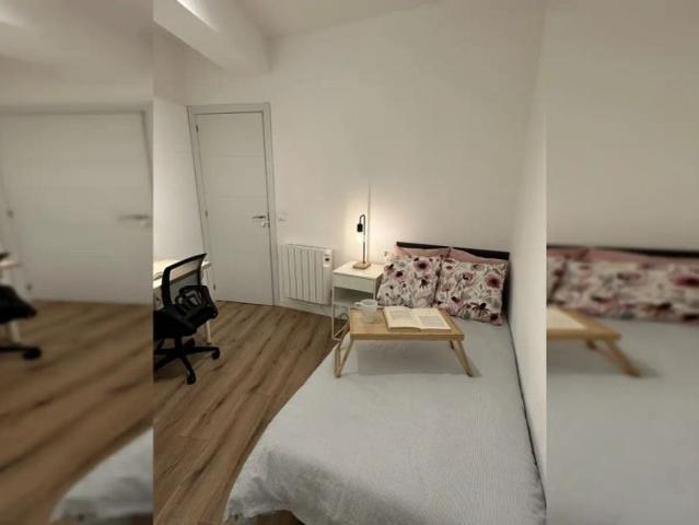 Room in a shared 5 bedroom apartment for rent in Berruguete