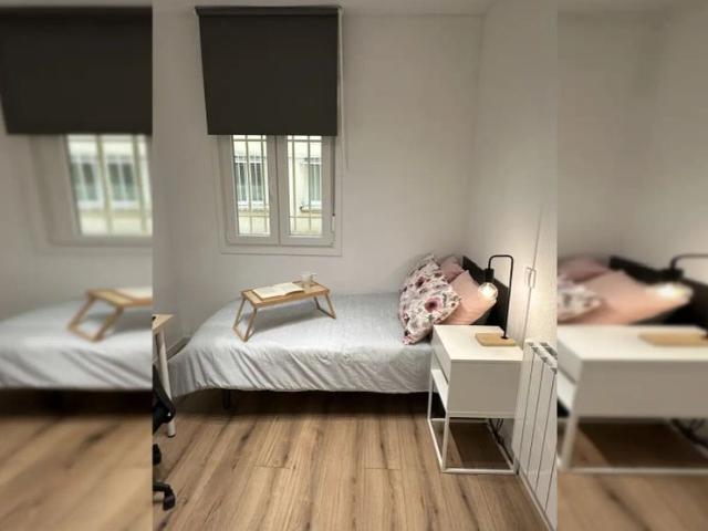 Room in a shared 5 bedroom apartment for rent in Berruguete