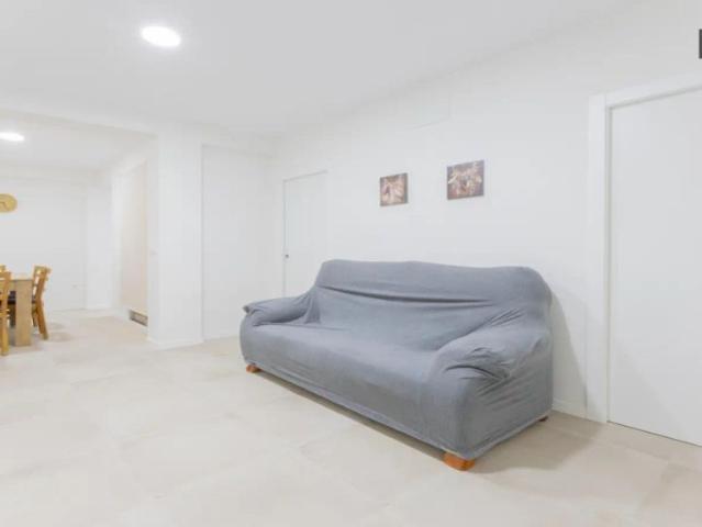 Room in a shared 5 bedroom apartment for rent in Burjassot, all bills included
