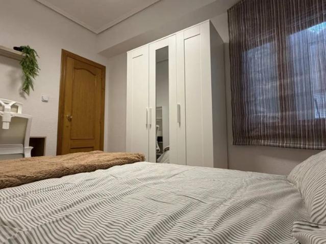 Room in a shared 5 bedroom apartment for rent in Burjassot