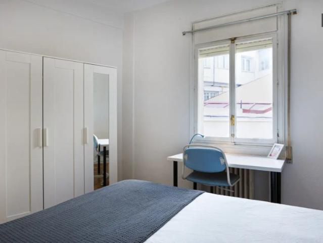 Room in a shared 5 bedroom apartment for rent in Goya, professionals and students only