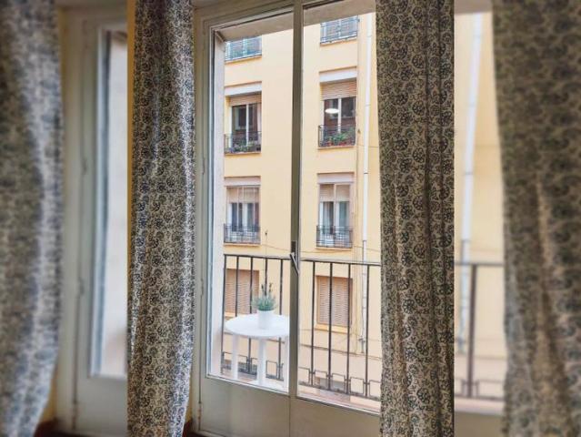 Room in a shared 5 bedroom apartment for rent in Gaztambide, bills included