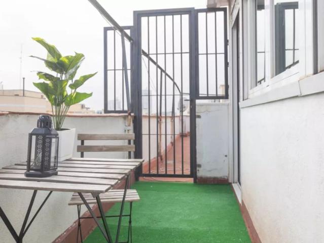 Room in a shared 5 bedroom apartment for rent in Gaztambide, Professionals only