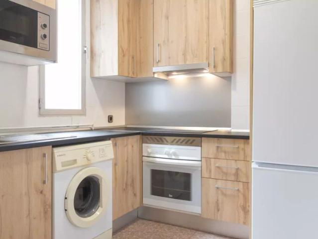 Room in a shared 5 bedroom apartment for rent in Gaztambide, Professionals only