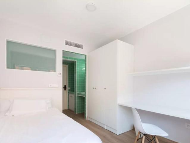 Room in a shared 5 bedroom apartment for rent in Getafe, only students