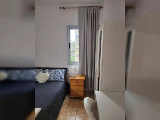 Room in a shared 5 bedroom apartment for rent in Guanarteme