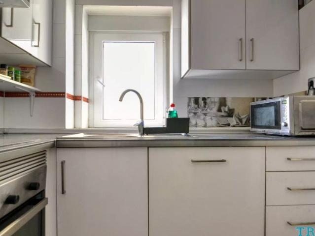 Room in a shared 5 bedroom apartment for rent in Guindalera