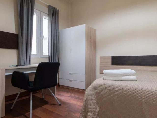 Room in a shared 5 bedroom apartment for rent in Delicias