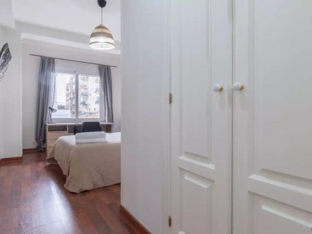 Room in a shared 5 bedroom apartment for rent in Delicias