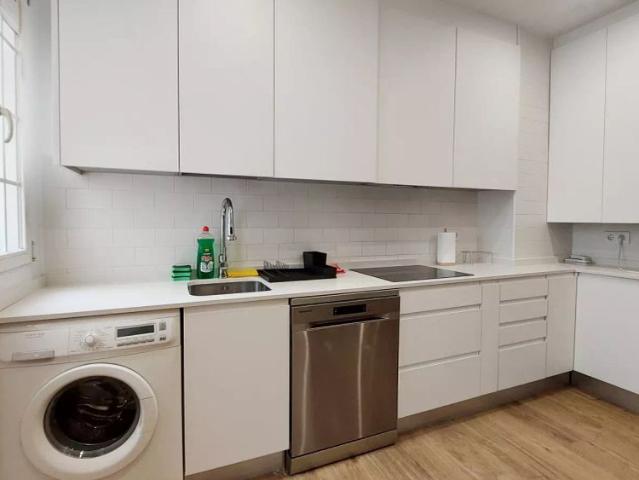 Room in a shared 5 bedroom apartment for rent in Delicias, all bills included