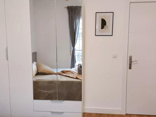 Room in a shared 5 bedroom apartment for rent in Delicias, all bills included