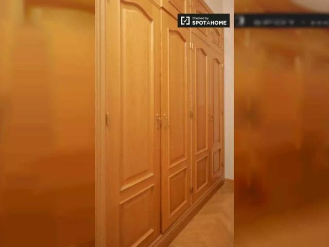 Room in a shared 5 bedroom apartment for rent in Embajadores