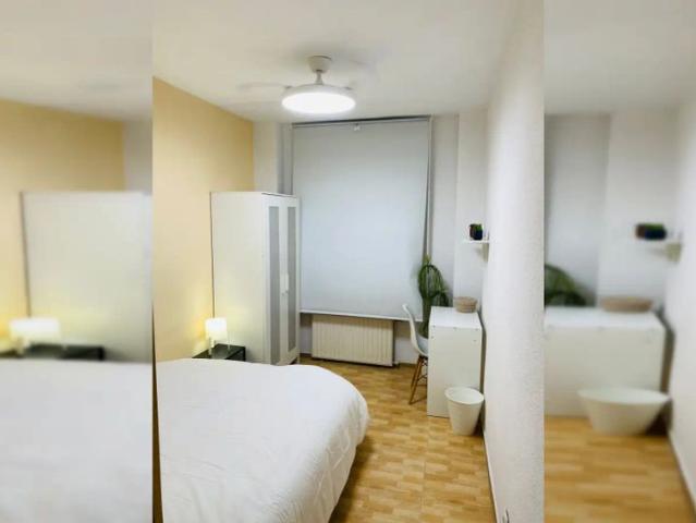 Room in a shared 5 bedroom apartment for rent in Entrevías, professionals and students allowed, no couples