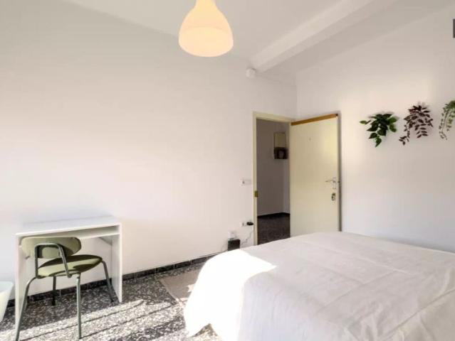 Room in a shared 5 bedroom apartment for rent in El Camp d'en Grassot i Gracia Nova