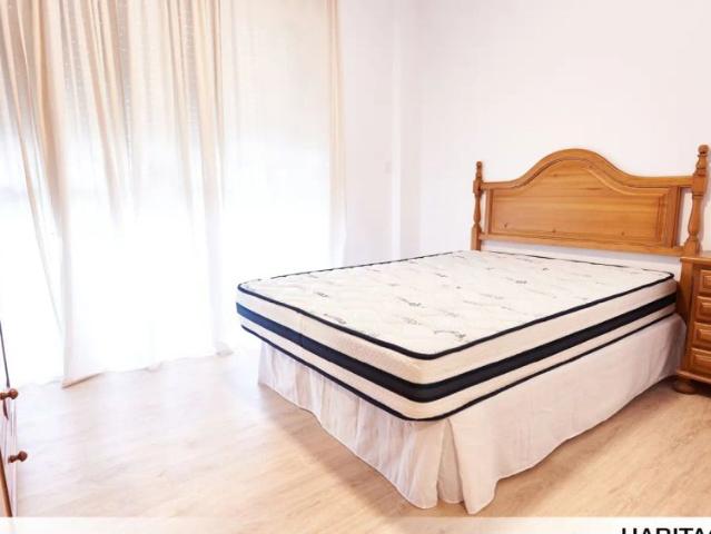 Room in a shared 5 bedroom apartment for rent in El Cerro, students only