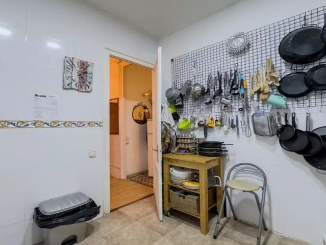 Room in a shared 5 bedroom apartment for rent in el Gòtic