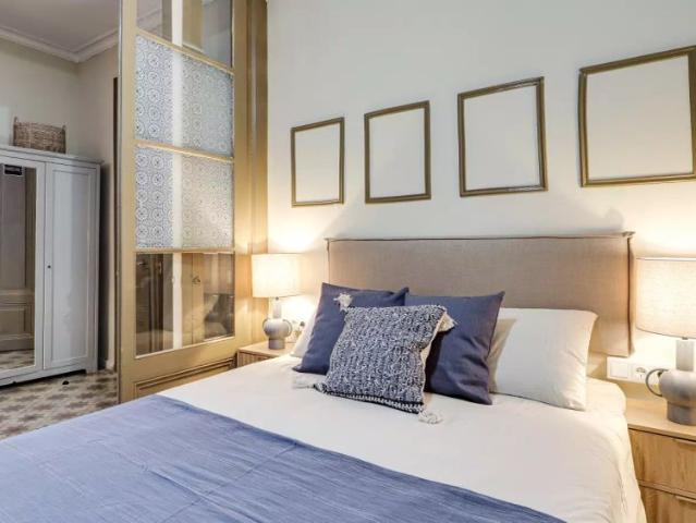 Room in a shared 5 bedroom apartment for rent in El Gotic