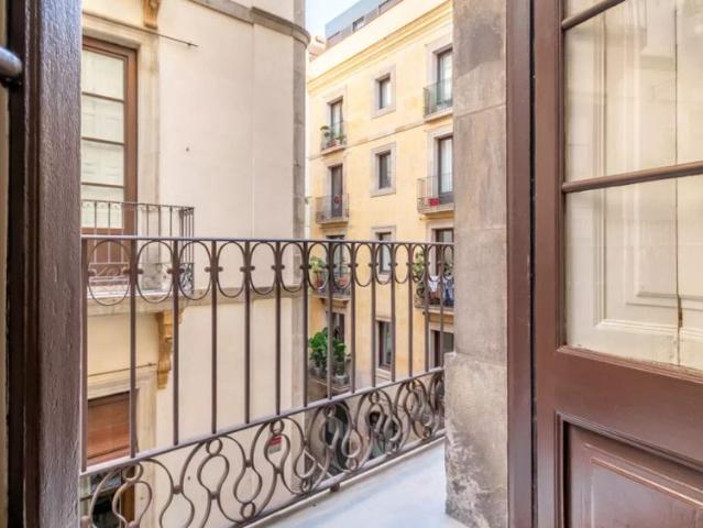 Room in a shared 5 bedroom apartment for rent in El Gòtic, Barcelona