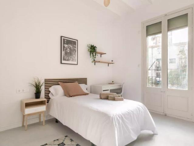 Room in a shared 5 bedroom apartment for rent in El Gòtic, Barcelona