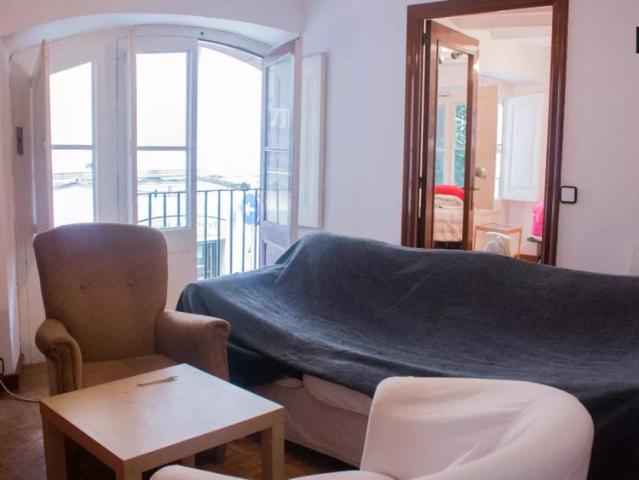 Room in a shared 5 bedroom apartment for rent in El Raval