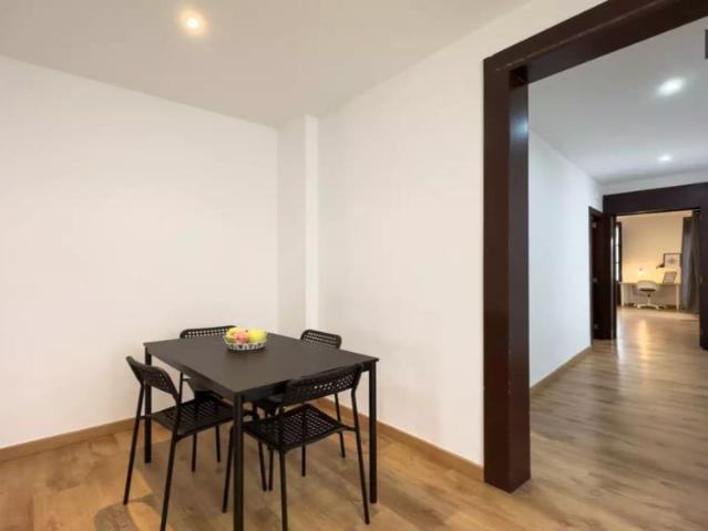 Room in a shared 5 bedroom apartment for rent in El Raval